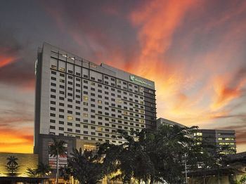 Holiday Inn Makati